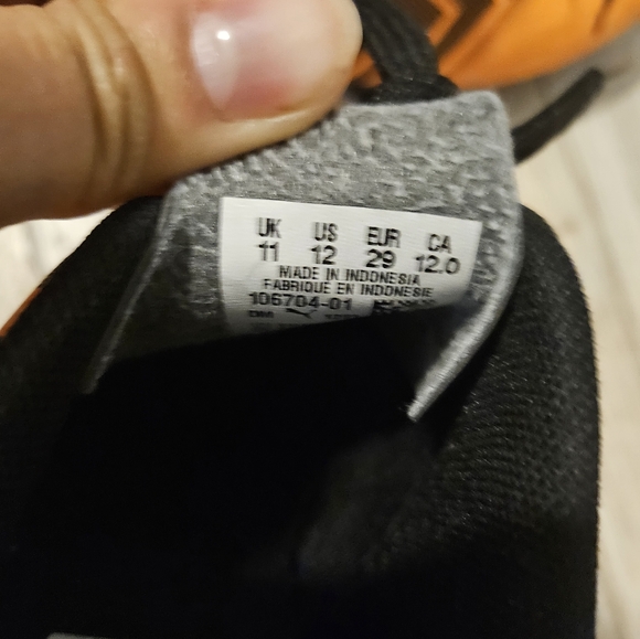 Soccer shoes - Picture 2 of 2